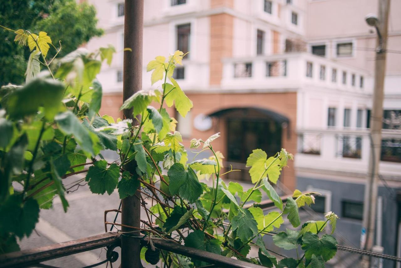 Walk Everywhere! Tbilisi Exterior photo