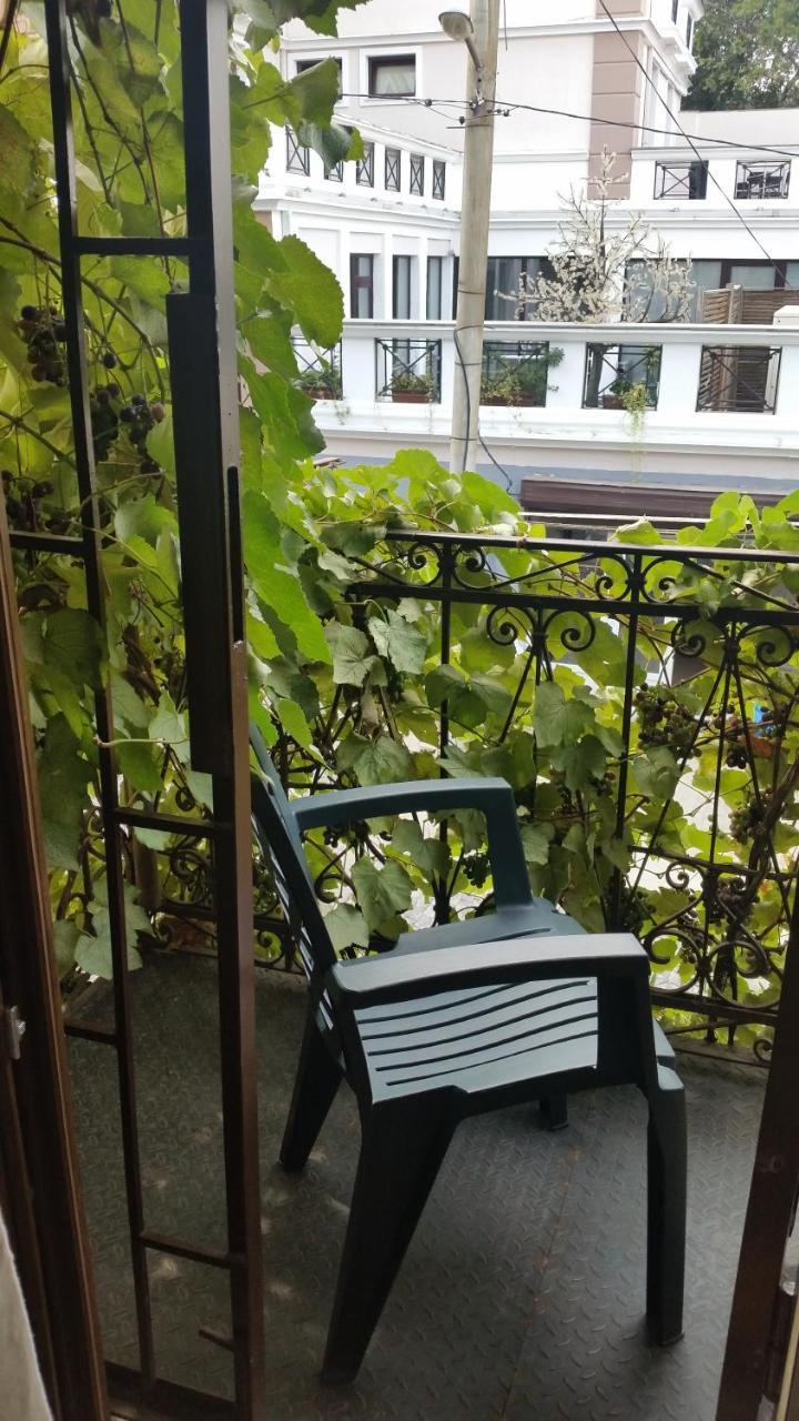 Walk Everywhere! Tbilisi Exterior photo